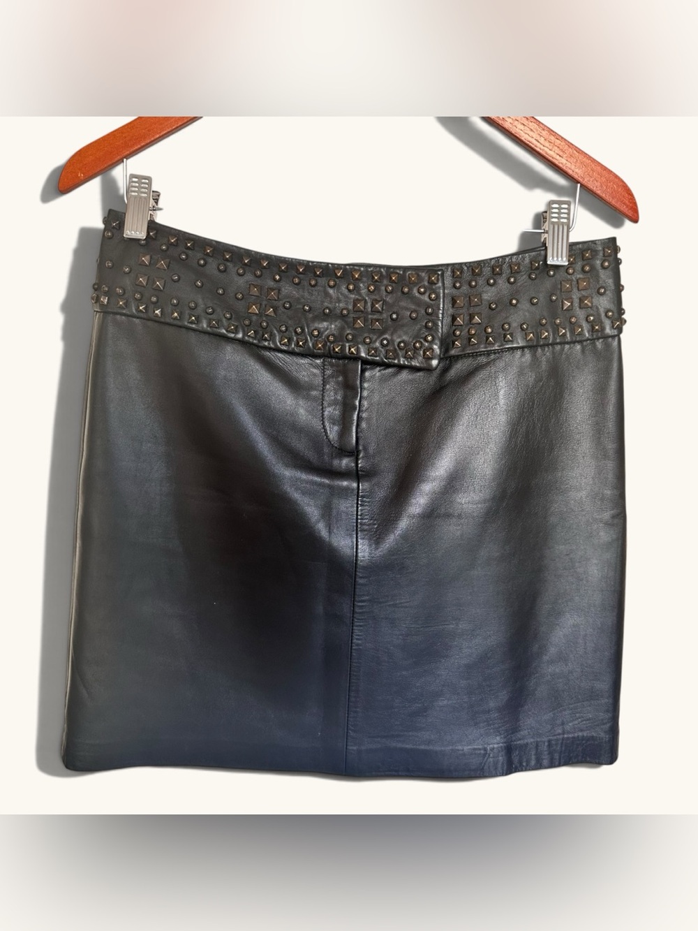 VTG Caché Studded Lamb Leather
Mini Skirt Black Size 6 EUC